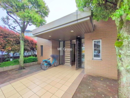 �G���g�����X �O�ρ��Ǘ��̍s���͂����G���g�����X�ň��S���ĕ�点����ł�