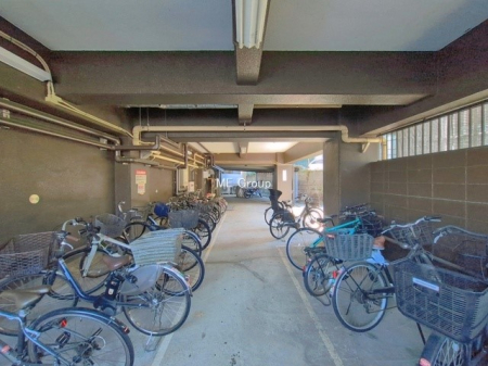 ���̑� �O�ρ����X�̈ړ��ɕ֗��Ȓ��փX�y�[�X����������m�ۂ���Ă��܂�