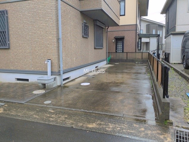  �O�ρ�����ɂ��钓�ԃX�y�[�X�Ȃ̂ň��S�ł���