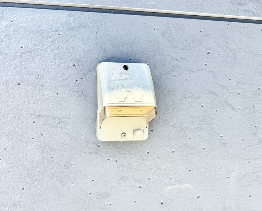 ���̑����� �ݔ������O�ɓd���R���Z���g������΁A�������@�ő���O�ǂ�|������ȂǕ֗��ł��B