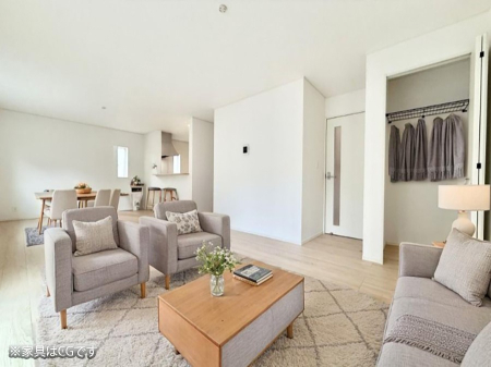 ���r���O ����