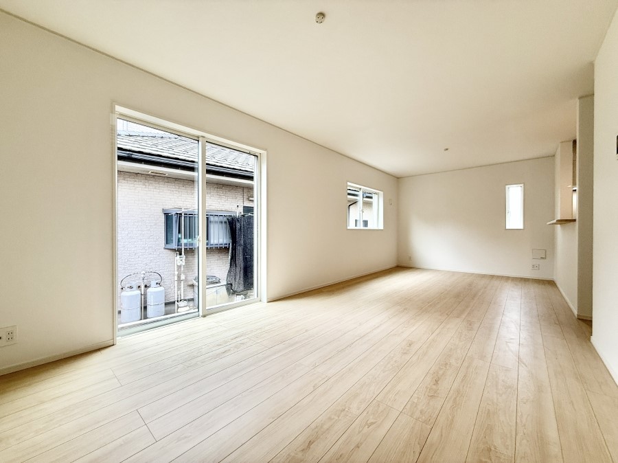 ���r���O ����