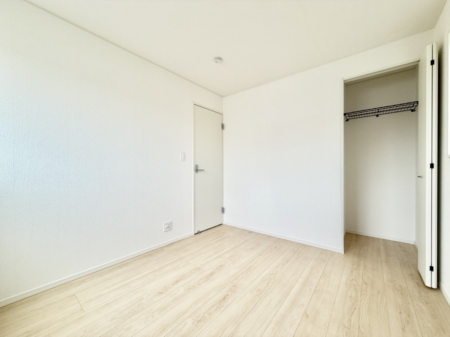 �Q�� ����