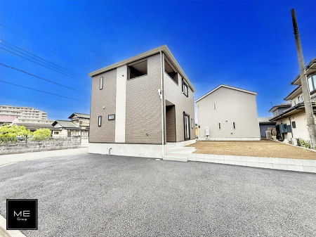  �O�ρ�����ɂ��钓�ԃX�y�[�X�Ȃ̂ň��S�ł���