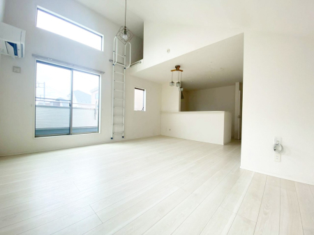 ���r���O �������Ƒ������R�ƏW�܂�A�y�������Ԃ��߂����郊�r���O