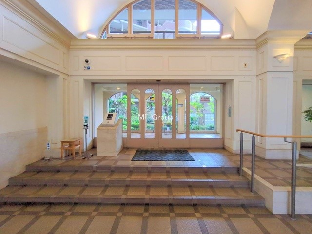 �G���g�����X �O�ρ��Ǘ��̍s���͂����G���g�����X�ň��S���ĕ�点����ł�