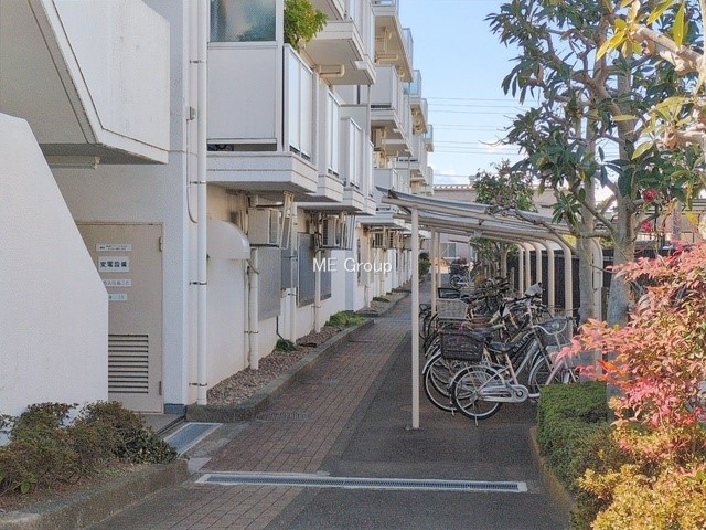 ���̑� �O�ρ����X�̈ړ��ɕ֗��Ȓ��փX�y�[�X����������m�ۂ���Ă��܂�