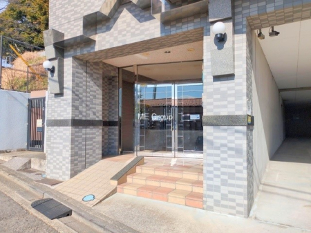 �G���g�����X �O�ρ��Ǘ��̍s���͂����G���g�����X�ň��S���ĕ�点����ł�