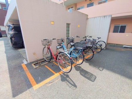 ���̑� �O�ρ����]�Ԃ��g�����Ƒ��ɂ����S�̒��փX�y�[�X��~�n���ɂ��p��