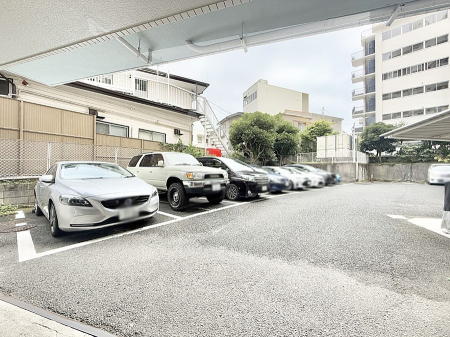 ���ԏ� �O�ρ�����ɂ��钓�ԃX�y�[�X�Ȃ̂ň��S�ł���