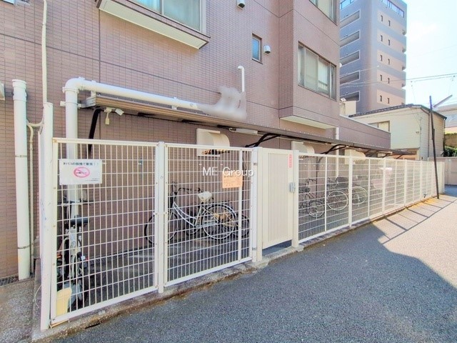 ���̑� �O�ρ����]�Ԃ��g�����Ƒ��ɂ����S�̒��փX�y�[�X��~�n���ɂ��p��