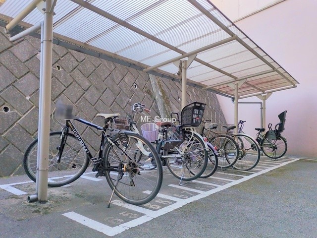 ���̑� �O�ρ����X�̈ړ��ɕ֗��Ȓ��փX�y�[�X����������m�ۂ���Ă��܂�