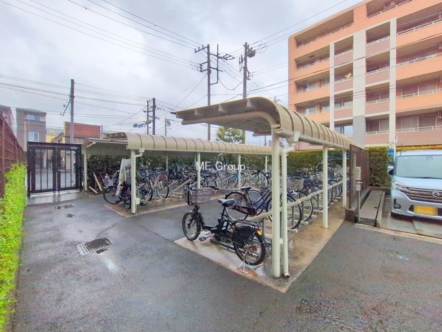 ���̑� �O�ρ����]�Ԃ��g�����Ƒ��ɂ����S�̒��փX�y�[�X��~�n���ɂ��p��