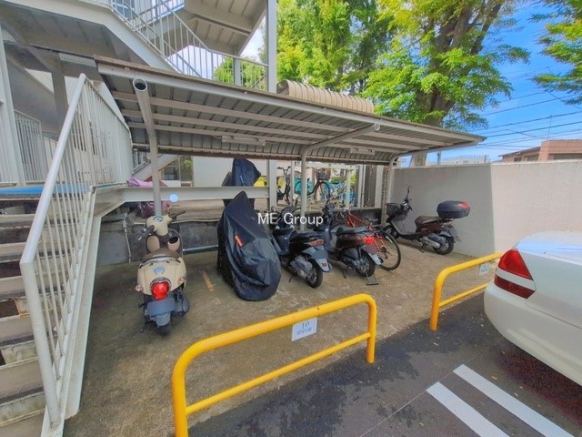 ���̑� �O�ρ����]�Ԃ��g�����Ƒ��ɂ����S�̒��փX�y�[�X��~�n���ɂ��p��