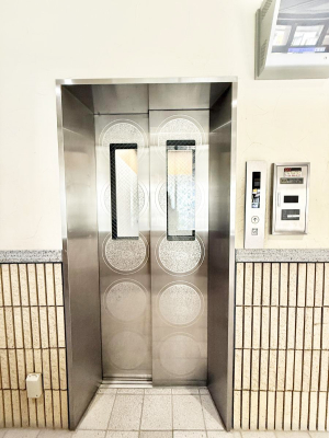 ���̑� �O�ρ��G���x�[�^�[����